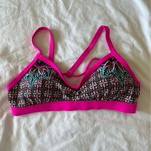 Body glove D cup bikini top size Medium
